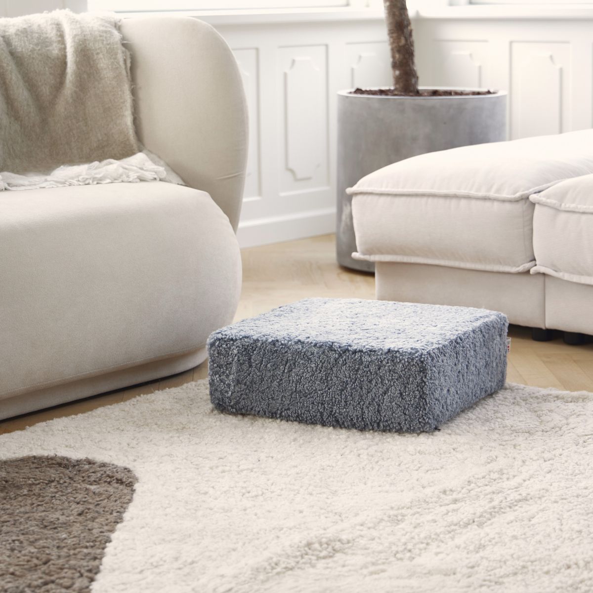 Puff | Korthåret | New Zealand | 40x40x13 cm Koksgrå