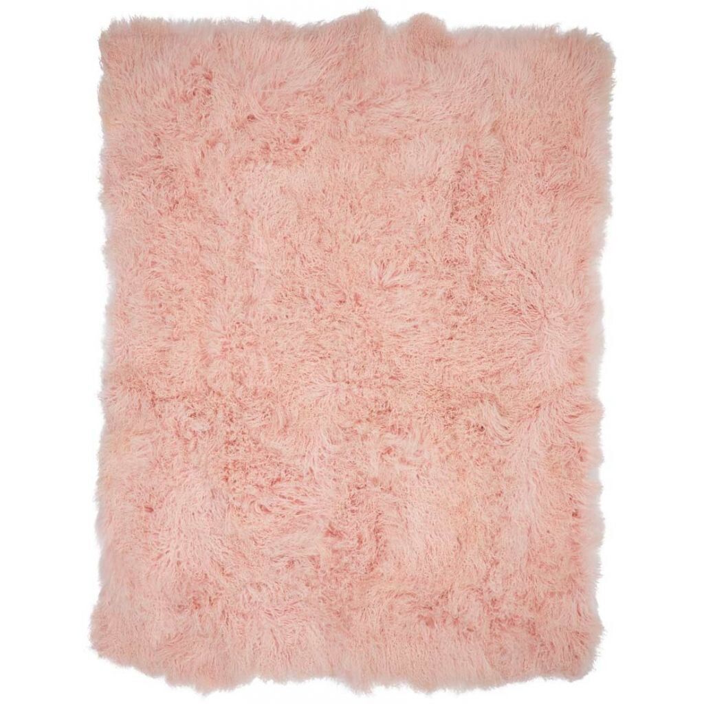 Kaste av krøllete saueskinn Lys rosa