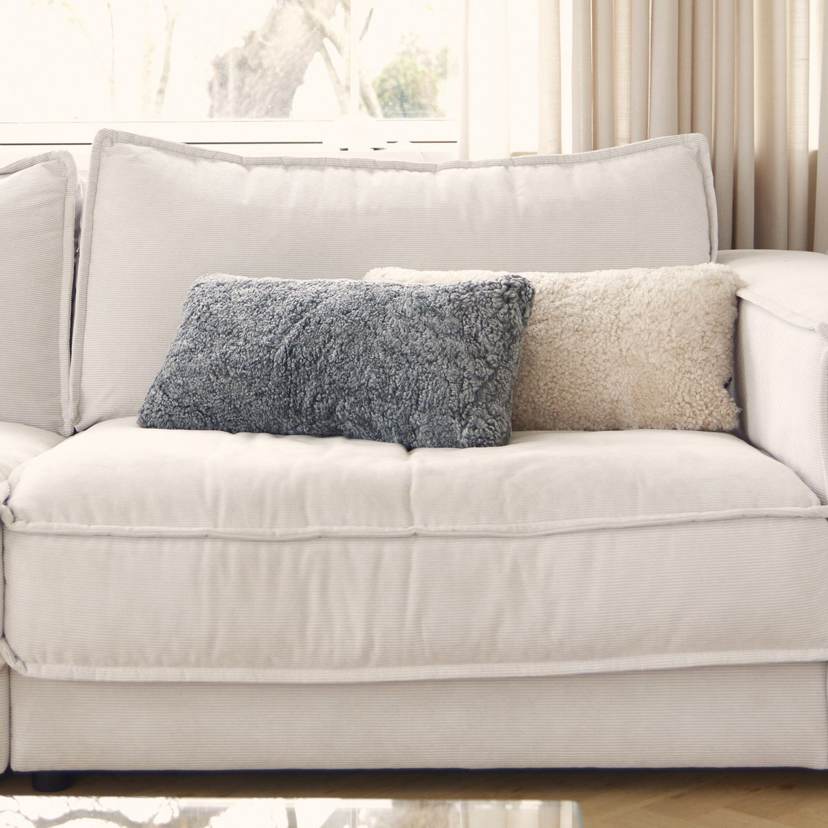 Saueskinnpute | Korthåret | New Zealand | Dobbeltsidig | 30x60 cm Koksgrå