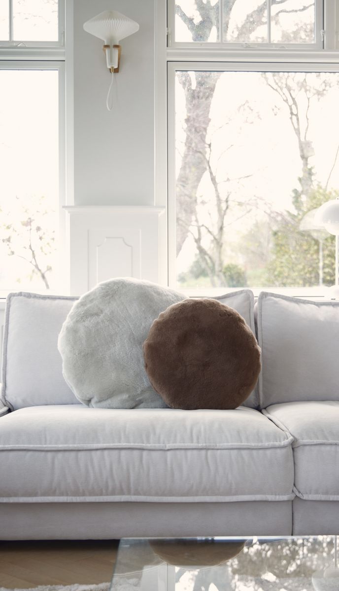 Saueskinnpute | Fløyel | Mokkasin | Dobbeltsidig | Ø45 cm & Ø62 cm Lys Mocca