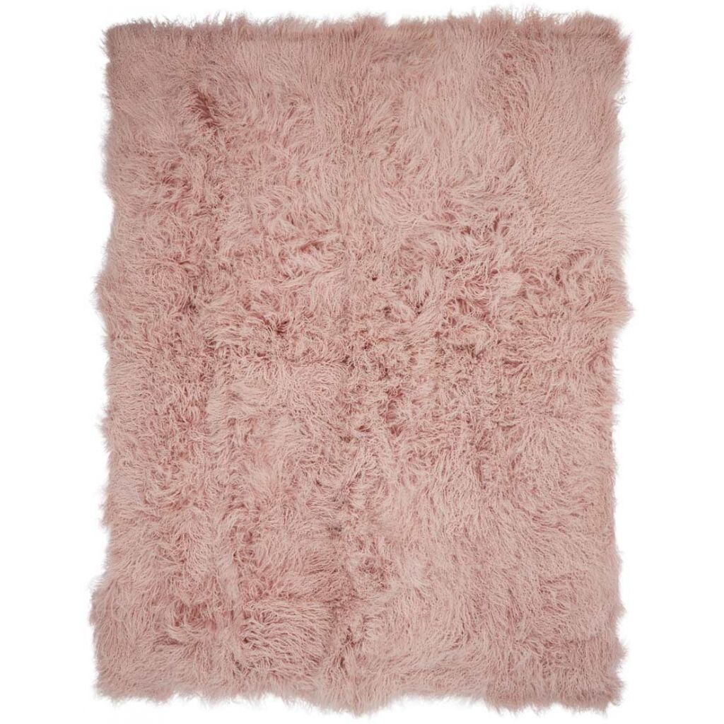 Kaste av krøllete saueskinn Rosa