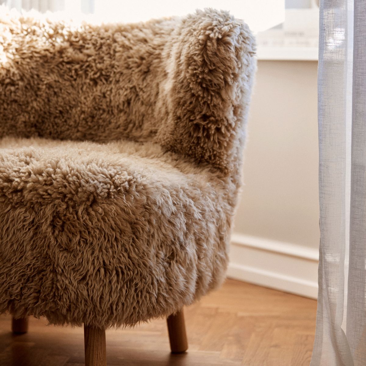 Emil Lounge Chair | Long Wool Honning