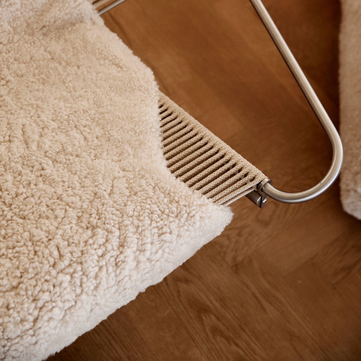 Saueskinn | Korthåret | New Zealand | 115x60 cm Koksgrå