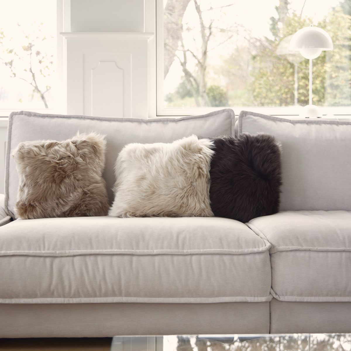 Saueskinnspute | Langhåret | New Zealand | 35x35 cm Svart