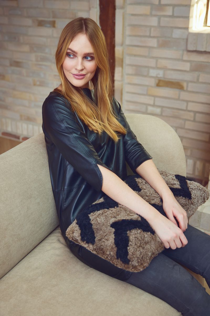 Pattern saueskinnpute | Korthåret | New Zealand | Dobbeltsidig | 30x60 cm Lysebrun / Svart