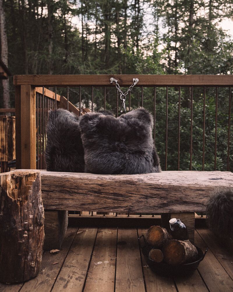 Saueskinnpute | Langhåret | New Zealand | Dobbeltsidig | 45x45 cm Mørk grå