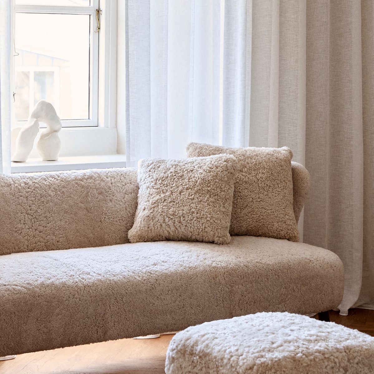 Saueskinnpute | Korthåret | New Zealand | Dobbeltsidig | 40x40 cm & 56x56 cm Koksgrå