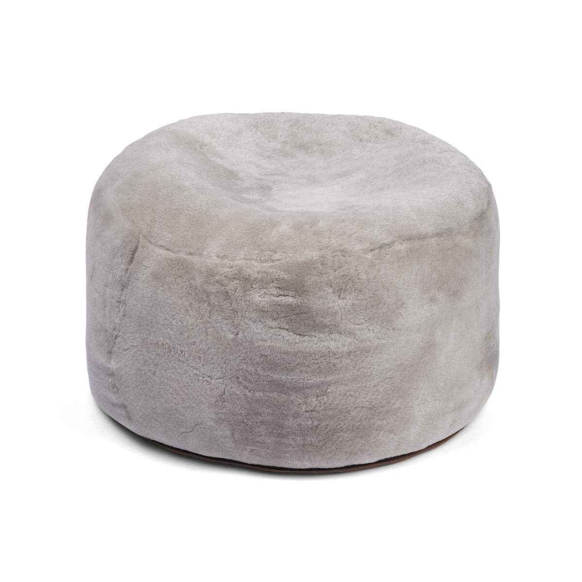 Rund puff | Mokkasin | New Zealand | D55xH46 cm Sølvgrå