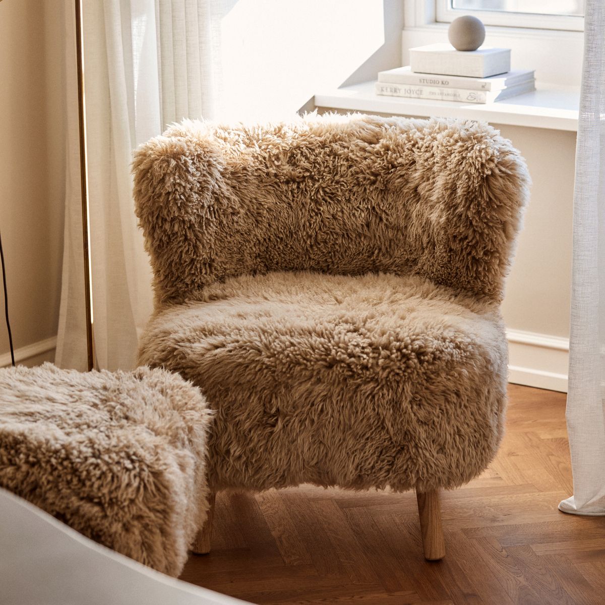 Emil Lounge Chair | Long Wool Honning