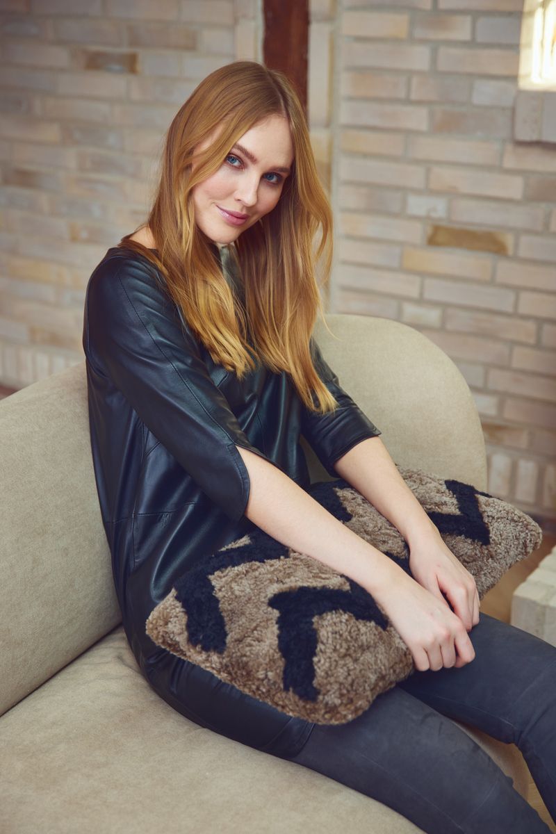 Pattern saueskinnpute | Korthåret | New Zealand | Dobbeltsidig | 30x60 cm Lysebrun / Svart