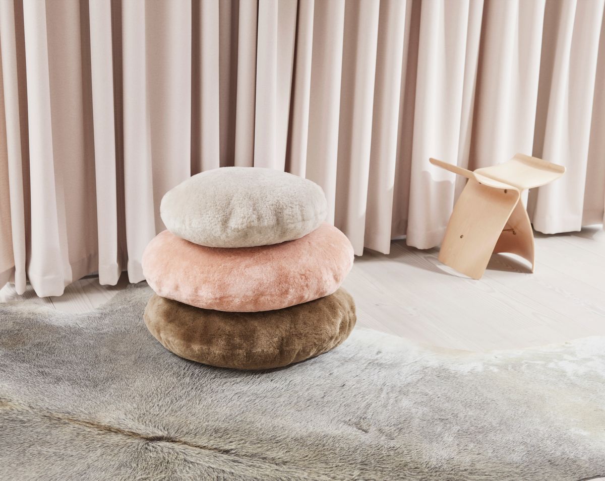 Saueskinnpute | Fløyel | Mokkasin | Dobbeltsidig | Ø45 cm & Ø62 cm Grå Sand