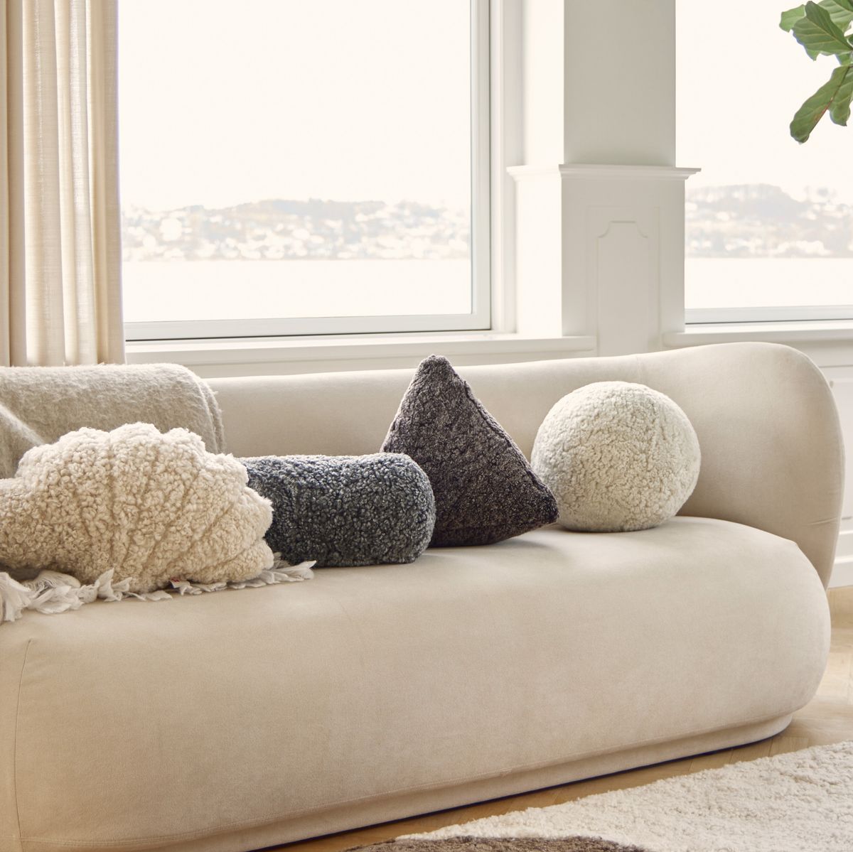 Hematite pute | Korthåret | New Zealand | 35x35x35 cm Koksgrå