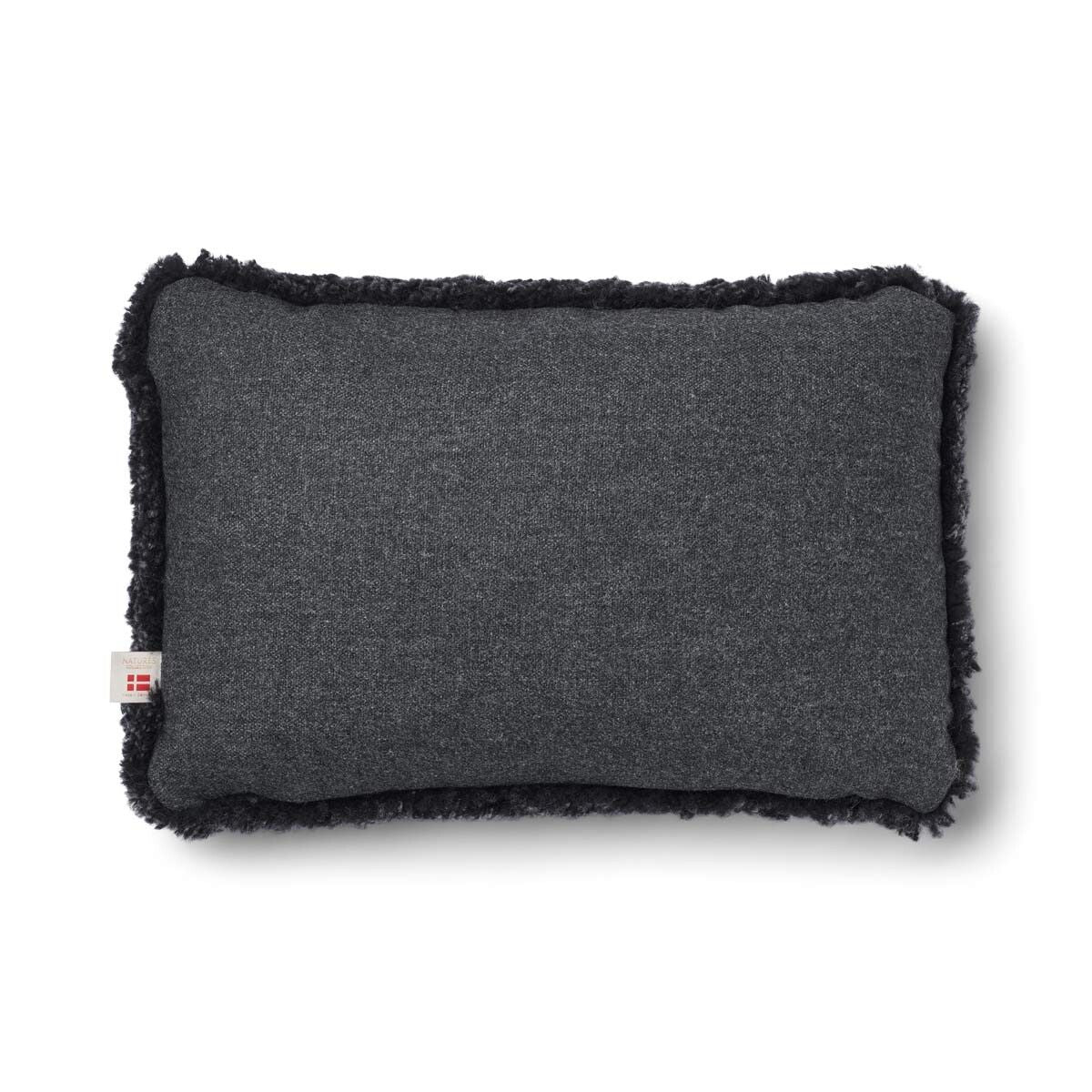Classic Collection | Ullpute | Korthåret | 52x52 cm | 34x52 cm Koksgrå / Koksgrå