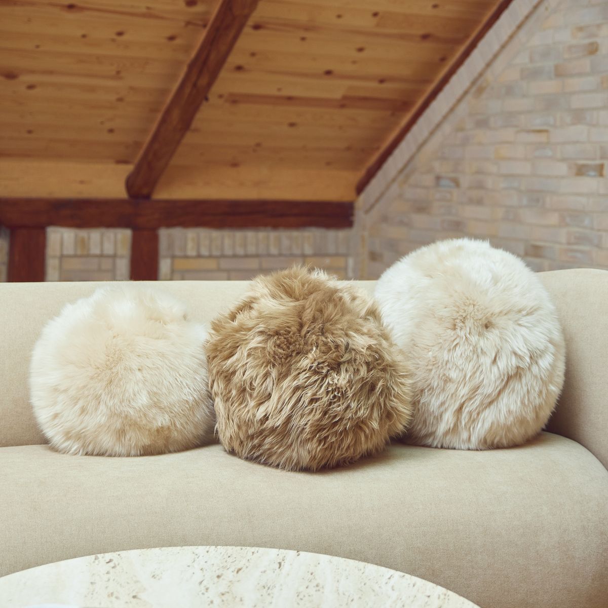 Angelite pute | Langhåret | New Zealand | Ø25/30/35 cm Svart