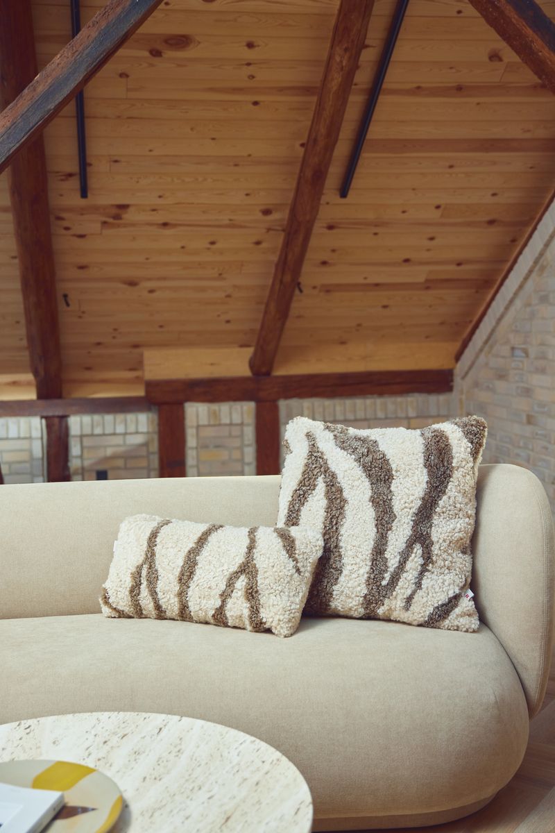 Zebra saueskinnpute | Korthåret | New Zealand | Dobbeltsidig | 30x60 cm Lysebrun / Beige