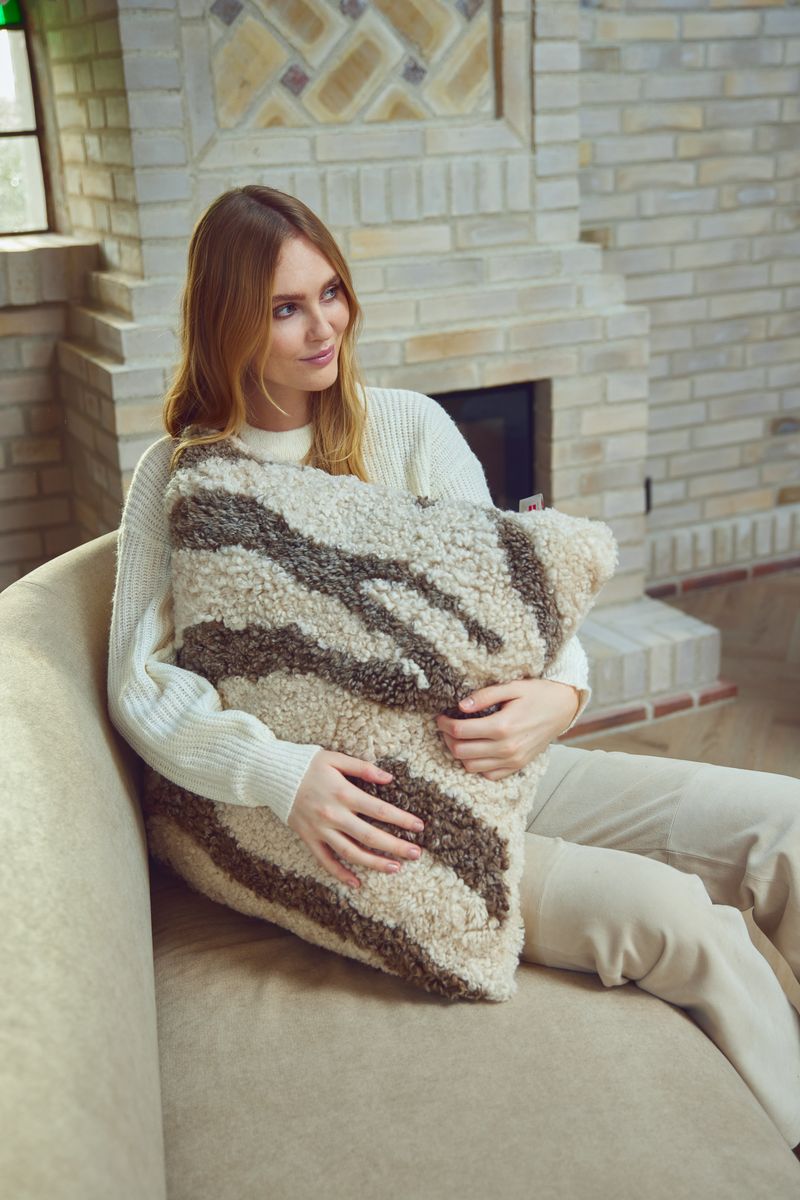 Zebra saueskinnpute | Korthåret | New Zealand | Dobbeltsidig | 60x60 cm Lysebrun / Beige