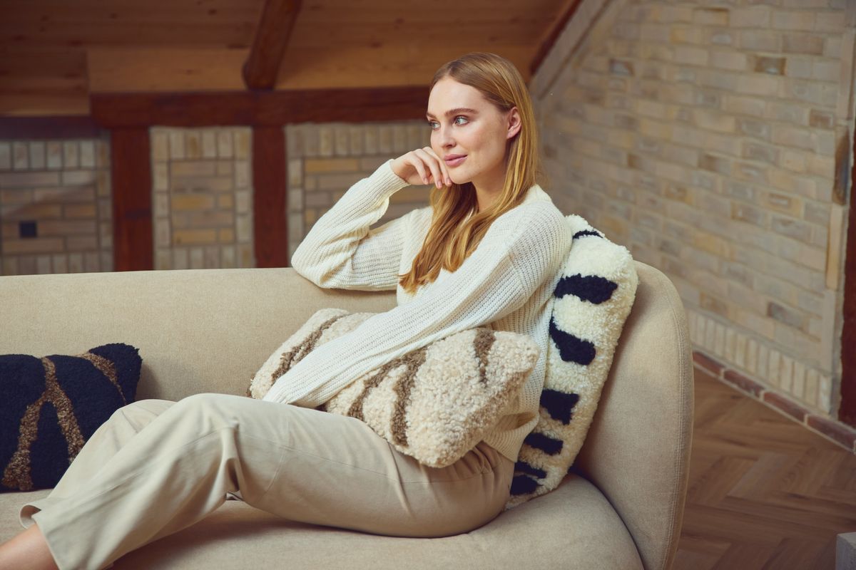 Zebra saueskinnpute | Korthåret | New Zealand | Dobbeltsidig | 60x60 cm Svart / Hvit