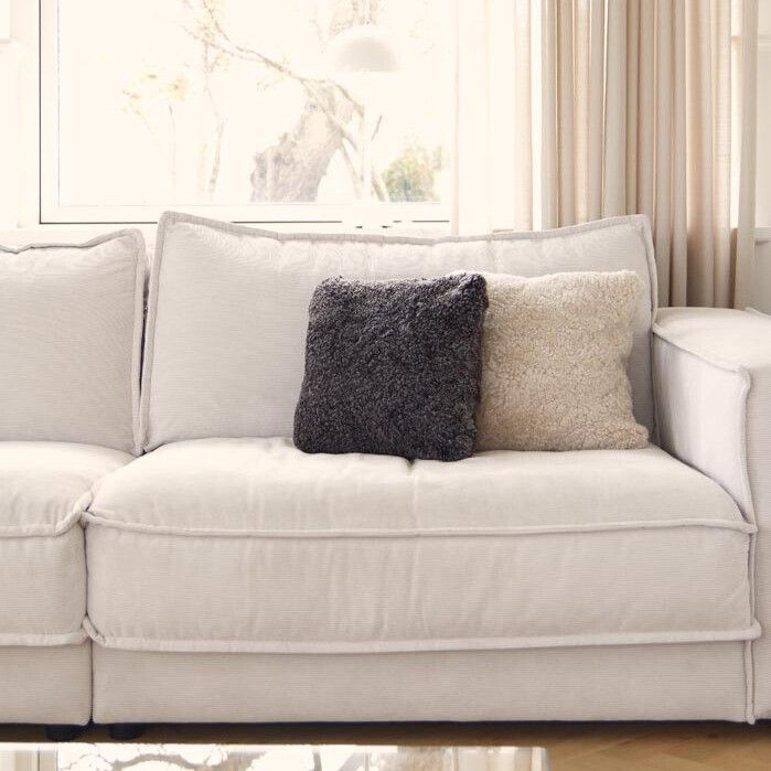 Saueskinnpute | Korthåret | New Zealand | Dobbeltsidig | 40x40 cm Cappuccino