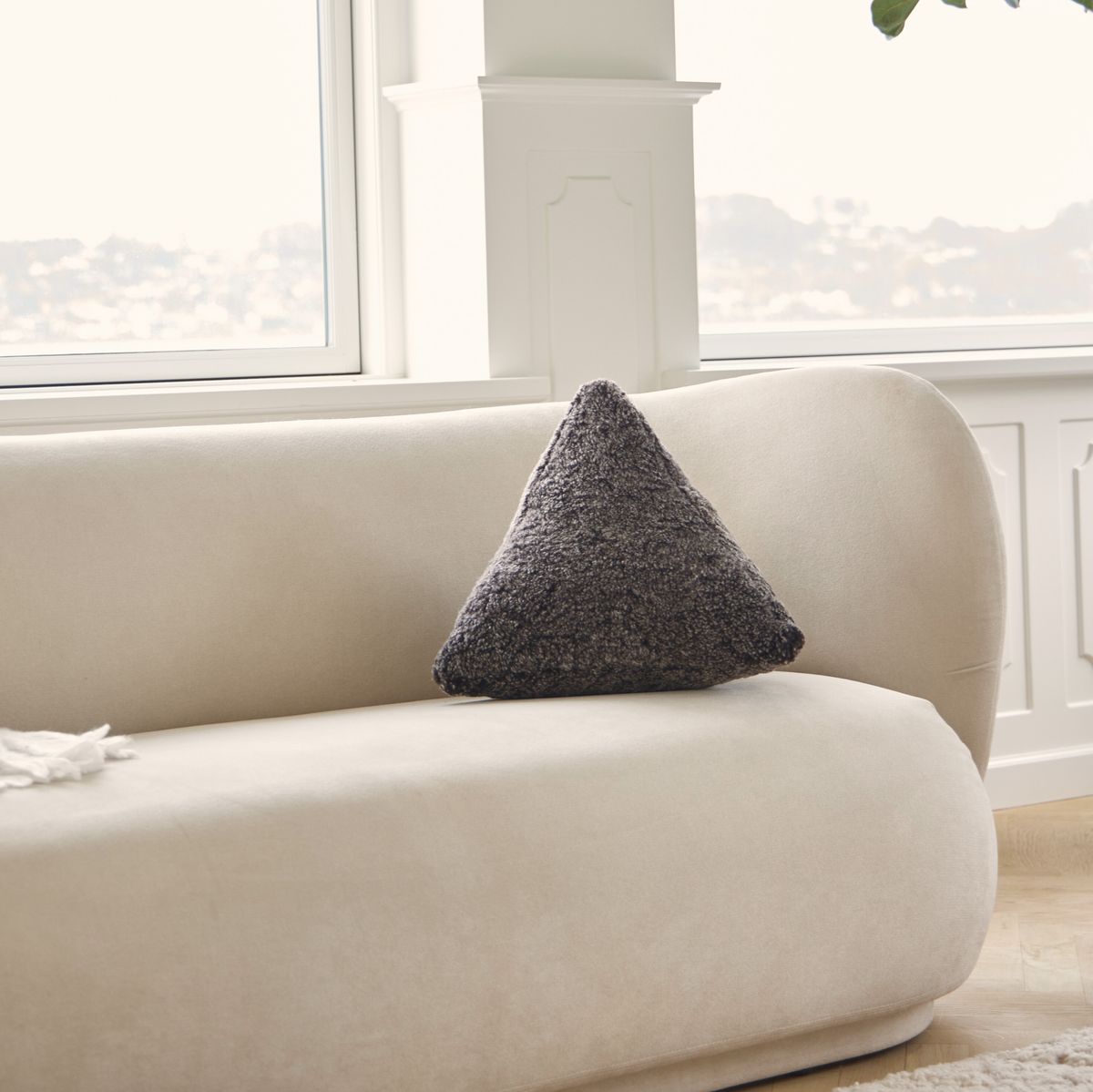 Hematite pute | Korthåret | New Zealand | 35x35x35 cm Koksgrå