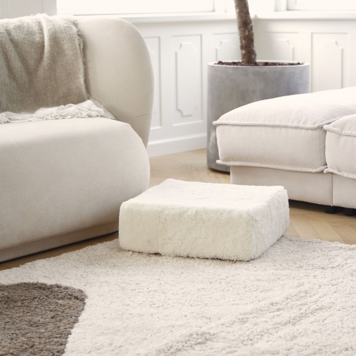 Puff | Korthåret | New Zealand | 40x40x13 cm Koksgrå